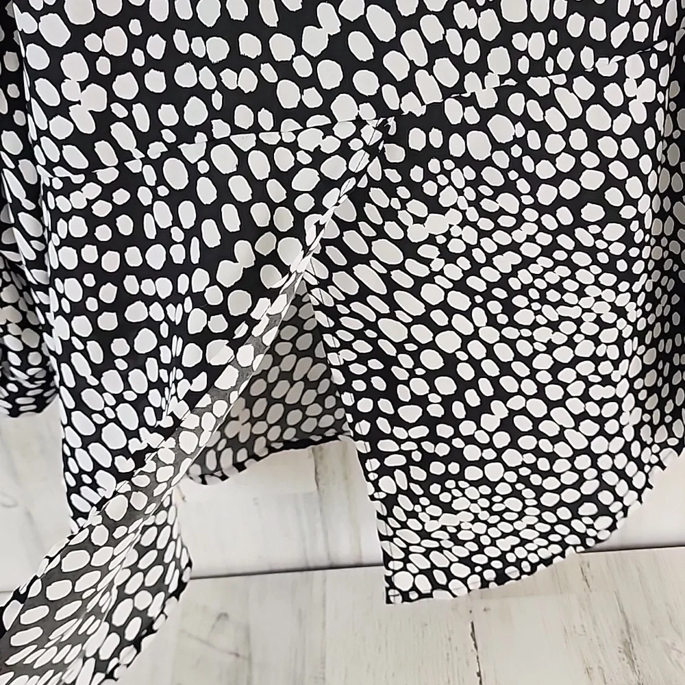 Ophelia Rose black white print vneck blouse Size 2X - Picture 5 of 7